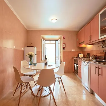 Spacious And Renovated With Amazing Patio, By Timecooler Lizbona