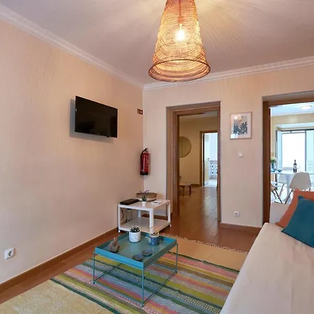 Spacious And Renovated With Amazing Patio, By Timecooler Lizbona