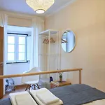 Spacious And Renovated With Amazing Patio, By Timecooler * Lisboa