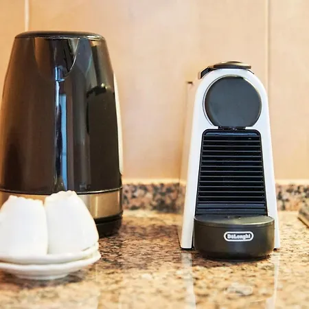 Apartment Spacious And Renovated With Amazing Patio, By Timecooler *