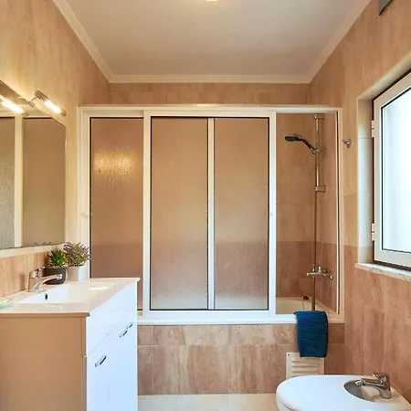 Spacious And Renovated With Amazing Patio, By Timecooler * Lisbon